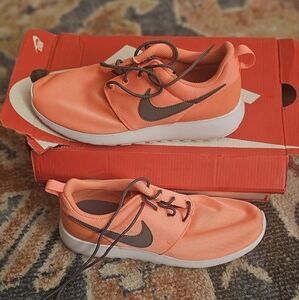 New Roche One Girls Fashion Size 7y Color Peach B11